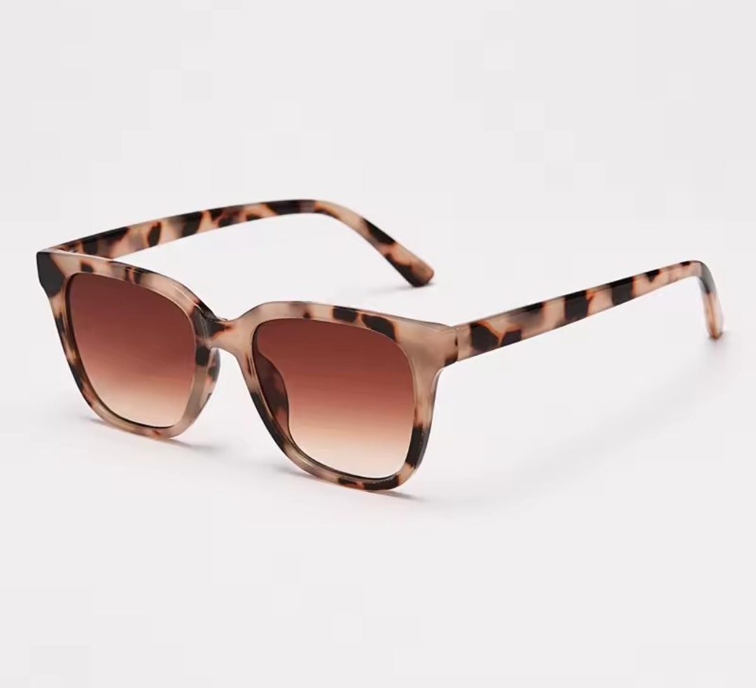 Cream tortoise soft squared frame